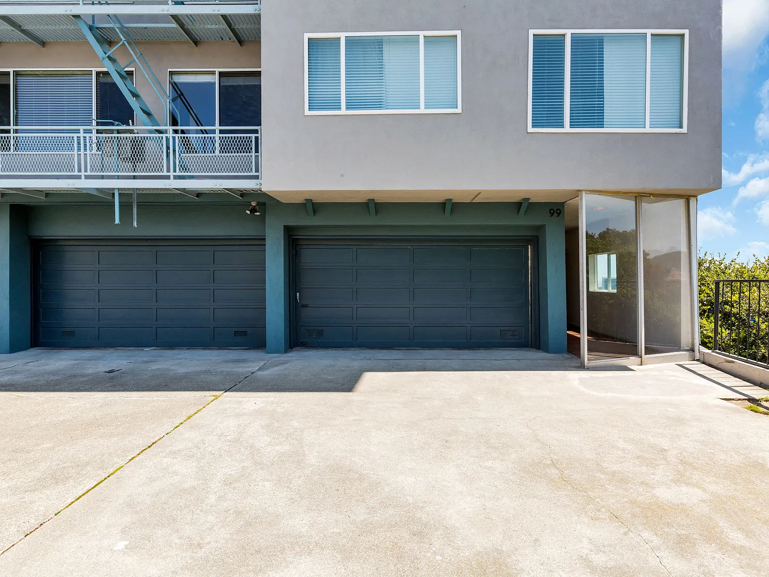 99 Lupine — Photo 2