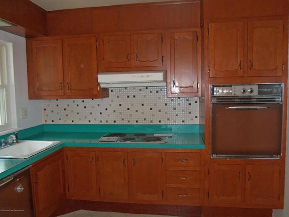 3rd image of 149B Buckingham Dr #100B