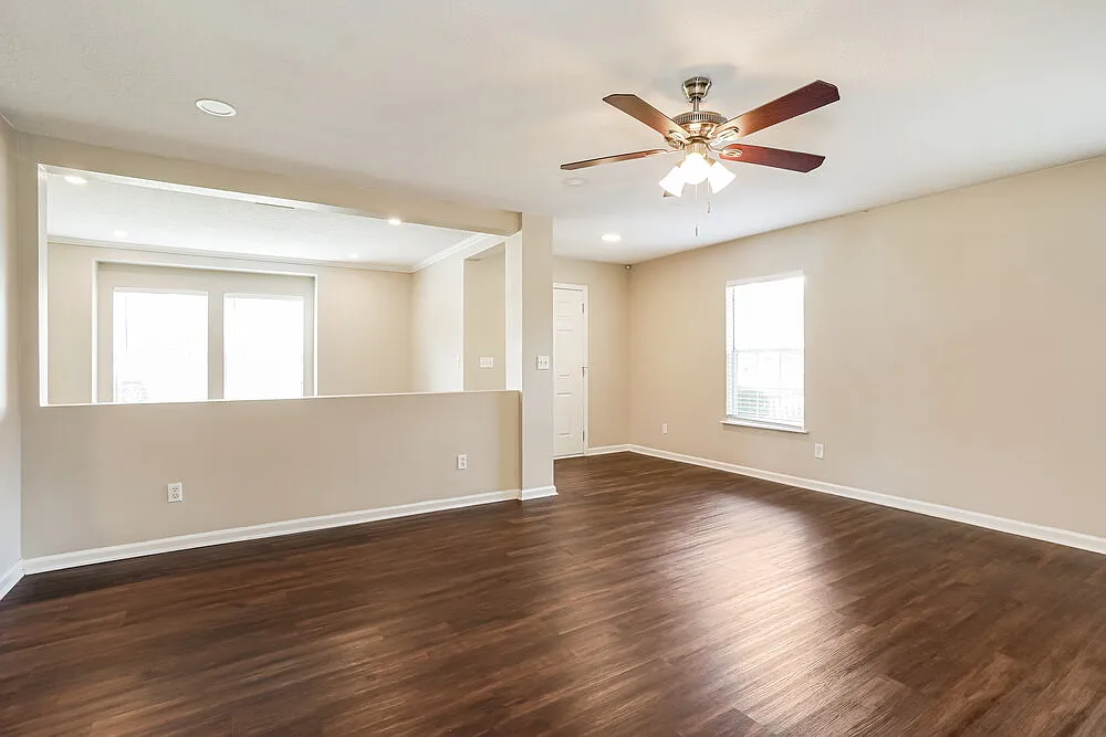 3 bed, 2.0 bath, 1601 sqft, $1,975 — Photo 4