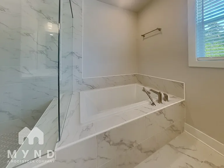 1273 Windmill Pkwy — Photo 17
