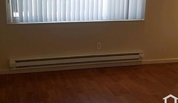 4th image of 698 Richmond Ave #4