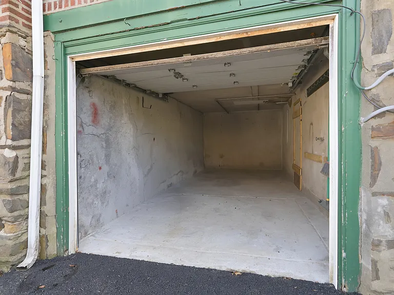 271 W Wyncliffe Ave — Photo 30