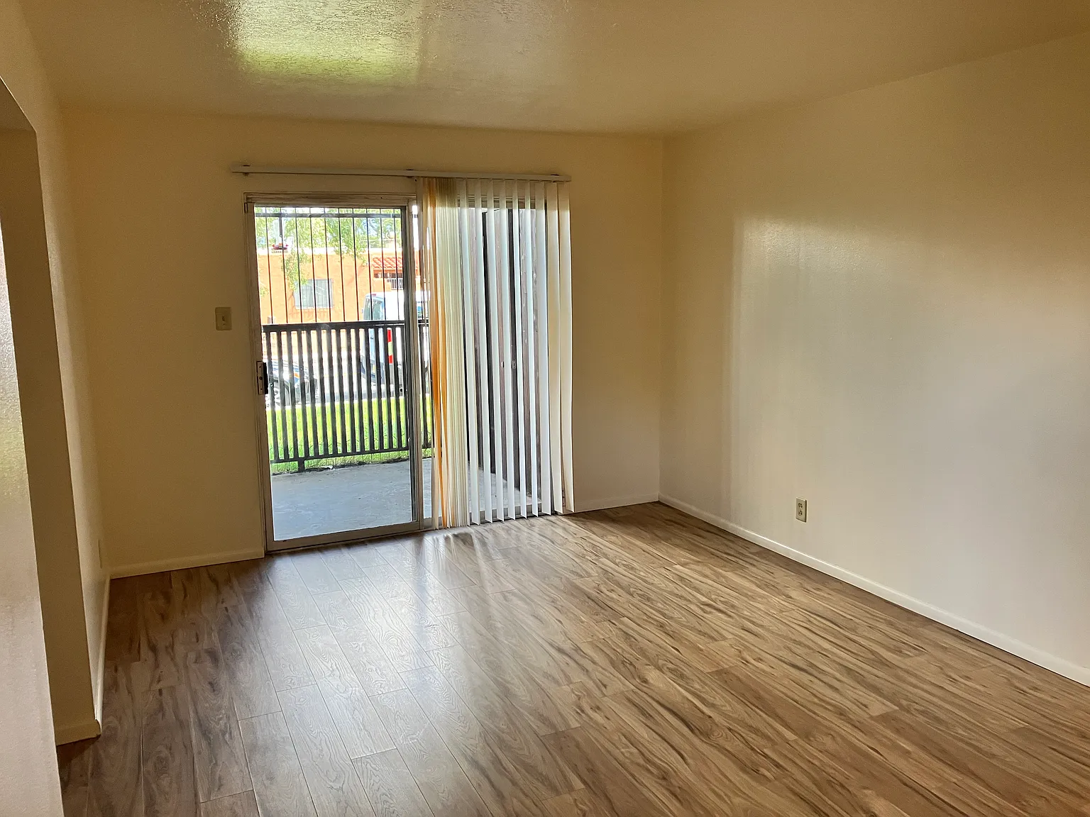1 bed, 700 sqft, $1,200 — Photo 4