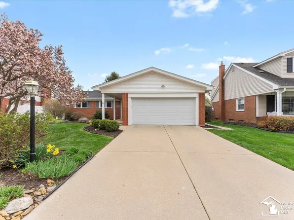 1870 Kenwood St, Trenton, MI 48183