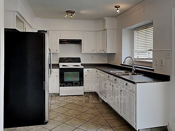 5th image of 2856 London Ln