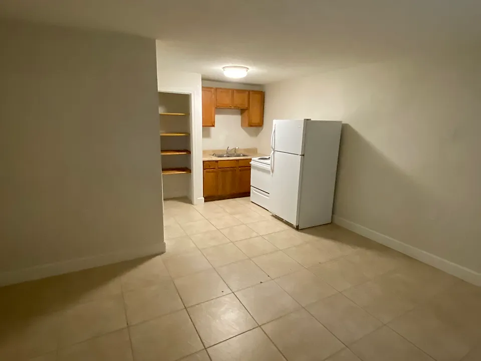 418 Plaza Ave #4