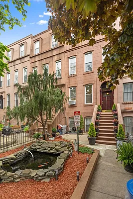 Sold by Realty Collective | media 1