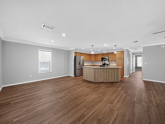 007_16336_SW_Indianwood_Cir-Living_room-0569