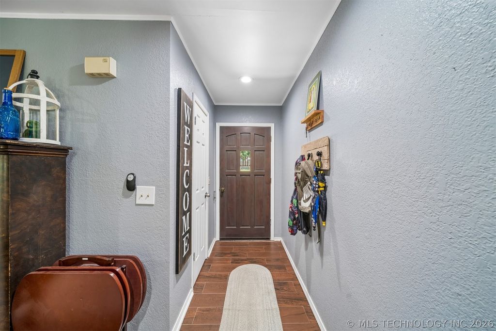 1605 S Pine Ave, Broken Arrow, OK - View 4