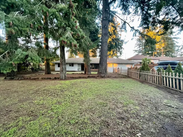 11765 SW Butner Rd, Portland, OR 97225