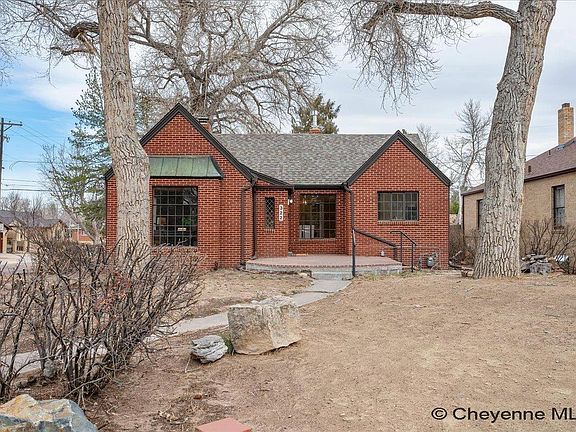 3rd image of 322 W 6th Ave