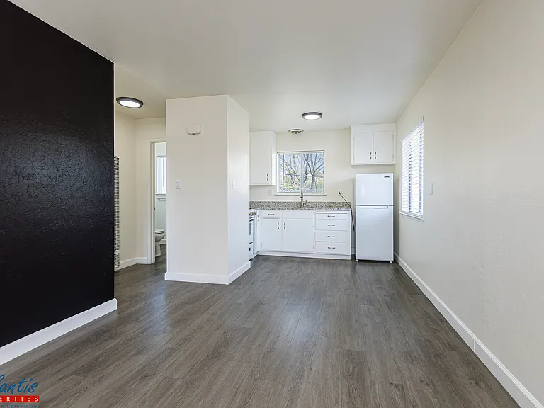 451 S Main St #10 — Photo 2