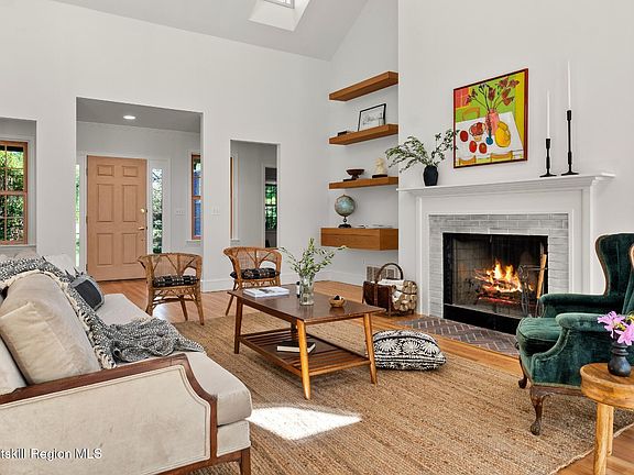 4th image of 39 Brookfield Farm Lane