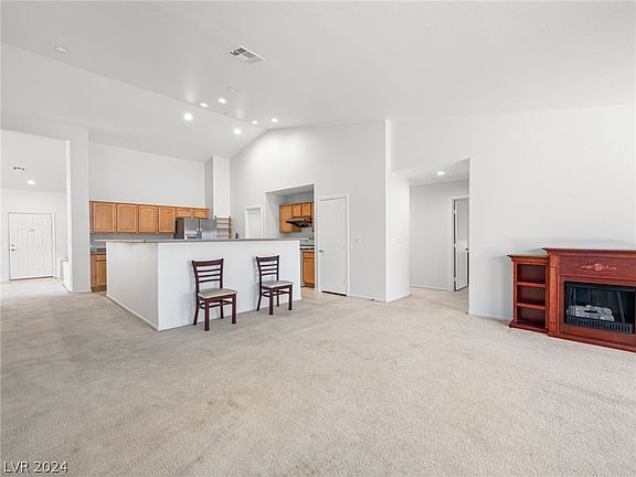 5th image of 470 Salzburg Ave