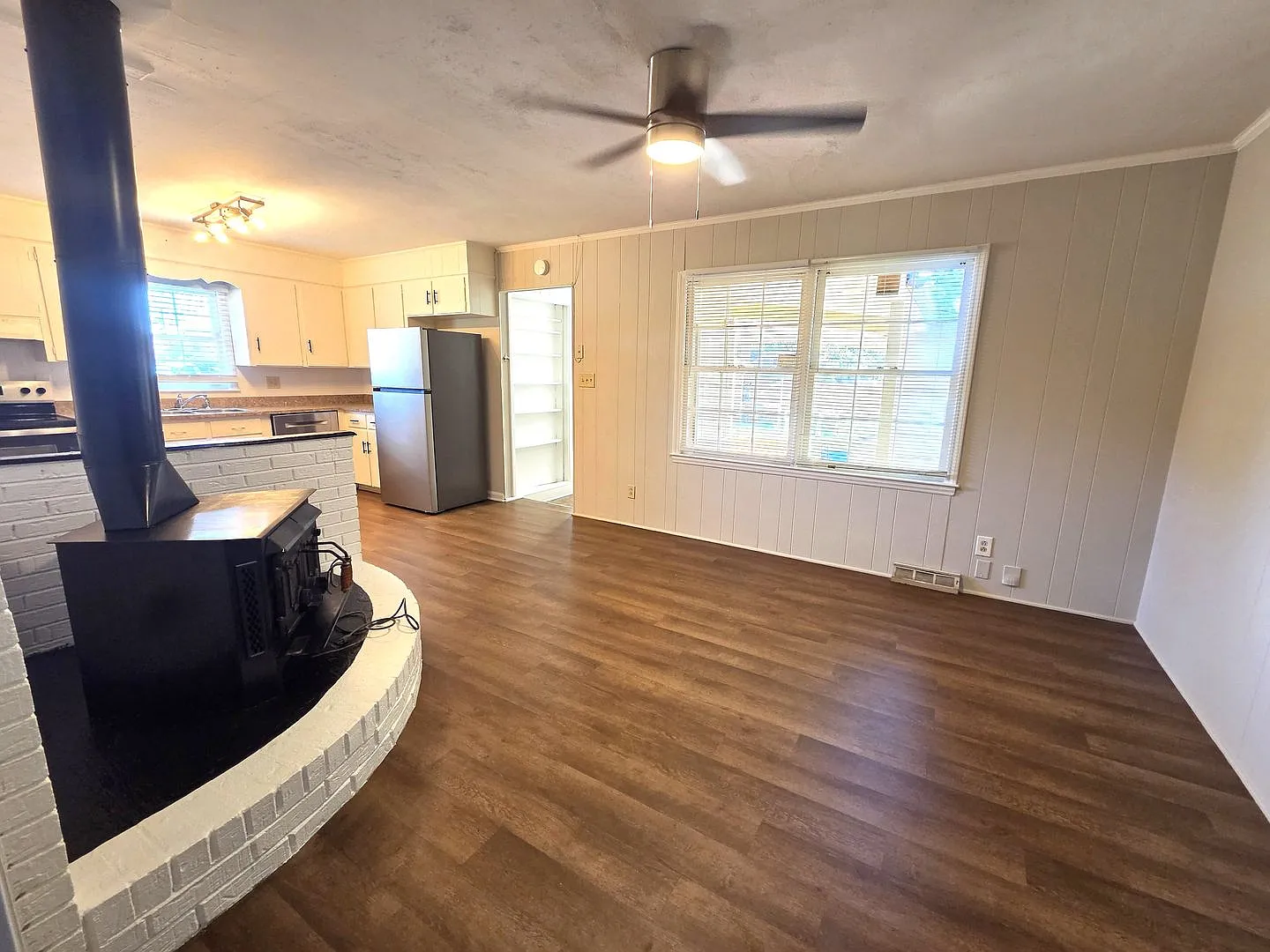 Large Brick Ranch with Private Fenced Yard in East Charlotte — Photo 3
