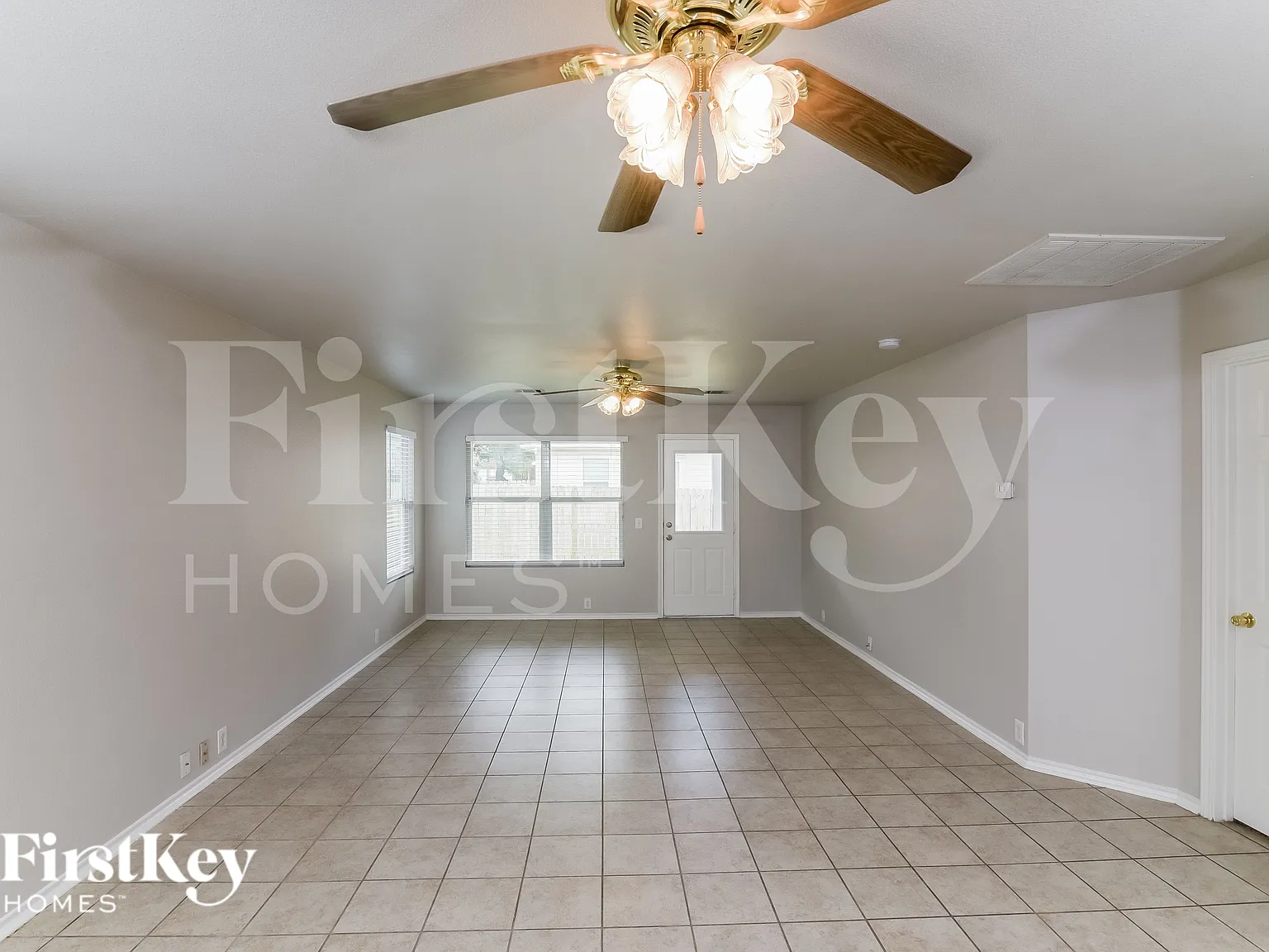 3 bed, 2.0 bath, 1527 sqft, $1,585 — Photo 3