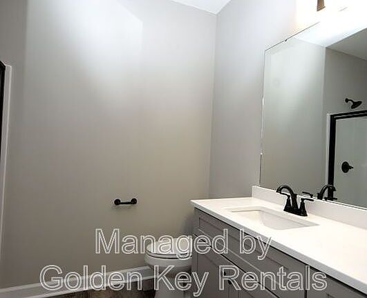 5th image of 600 W 1st St