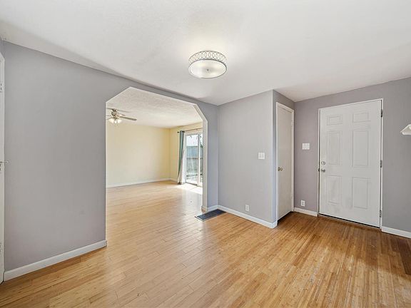 5th image of 5207 Lakewood Ave