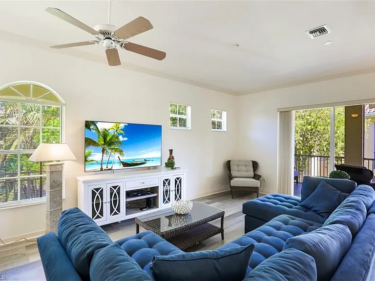 600 L Ambiance Cir #6 — Photo 2