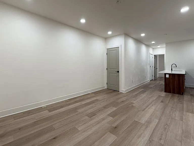 6049 Elmwood Ave — Photo 7