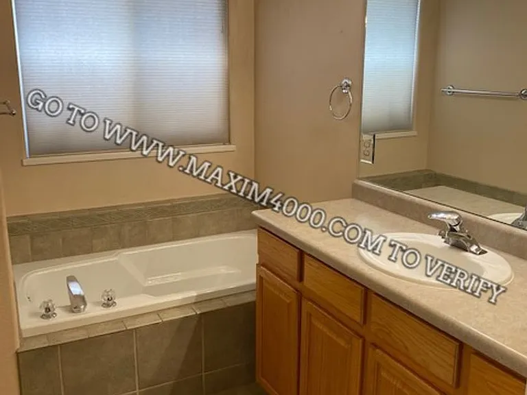 2499 Interlochen Ct #4A — Photo 8