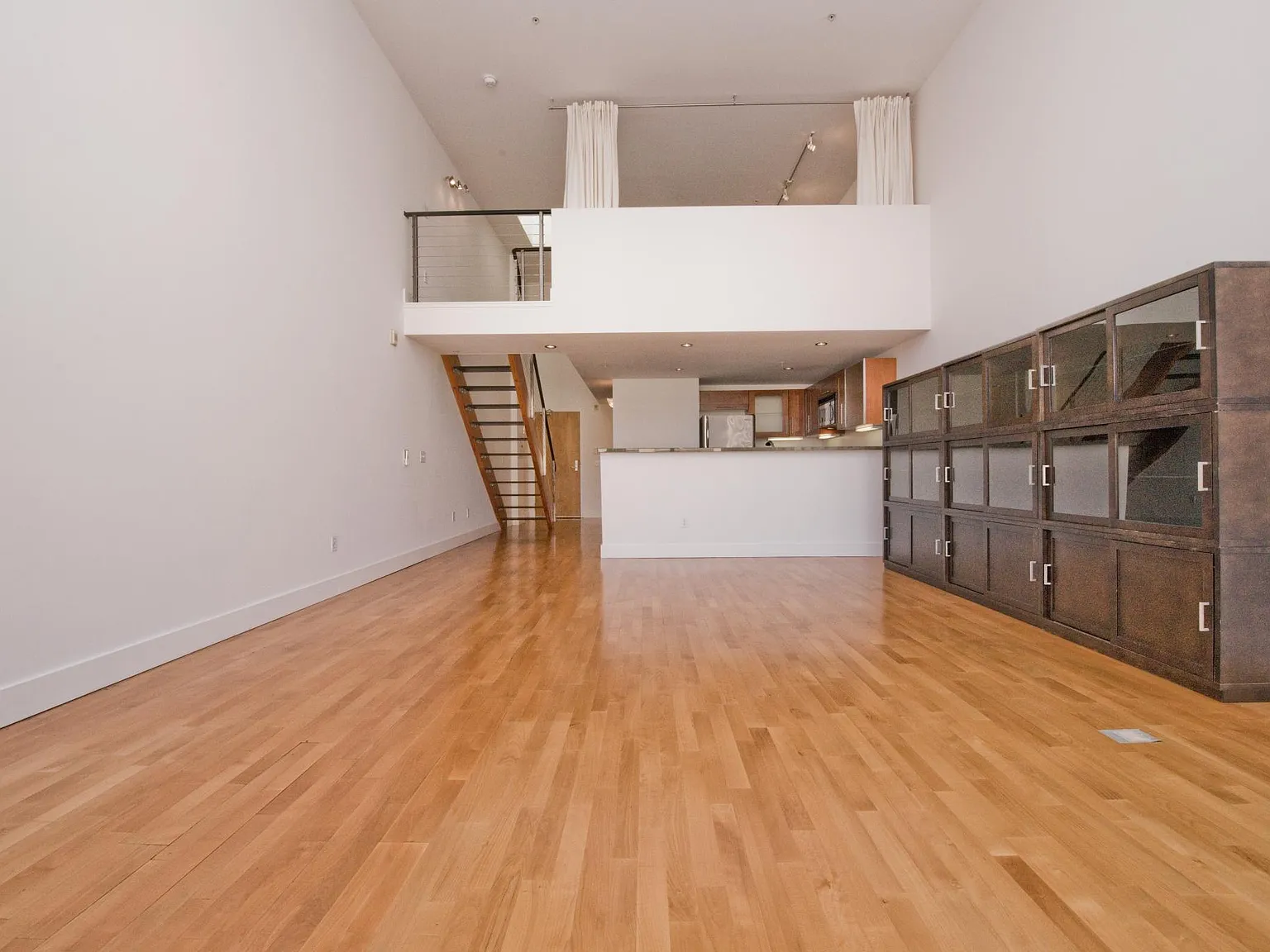 1 bed, 901 sqft, $4,500 — Photo 3