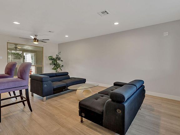 3rd image of 11017 W Oneil Dr