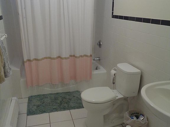 5th image of 504 Park Dr APT 1