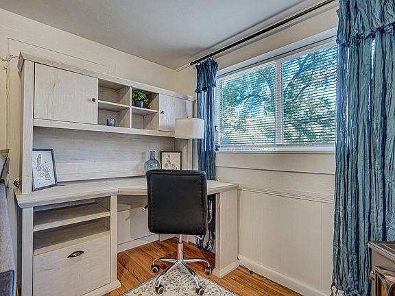 Great desk to get all your work done