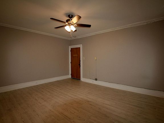 Bedroom/Living Room (b) - 16' x 14'