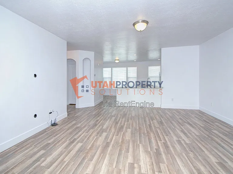 1790 W Dalmeny Way — Photo 8