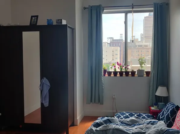 1032 Wood St #4, Philadelphia, PA 19107