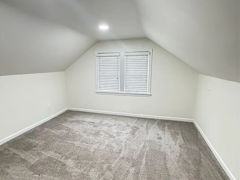 540 Camden St — Photo 13