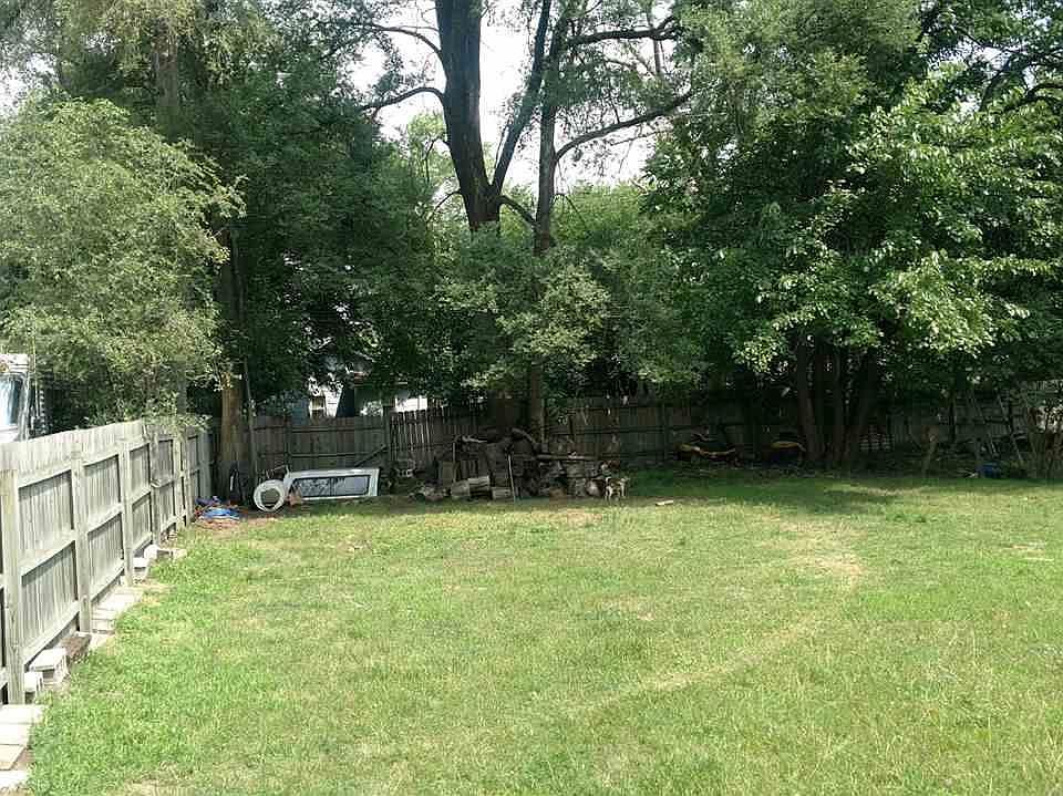 1st image of 450 W Muir Ave
