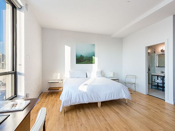3rd image of 25 Carroll St APT 5B