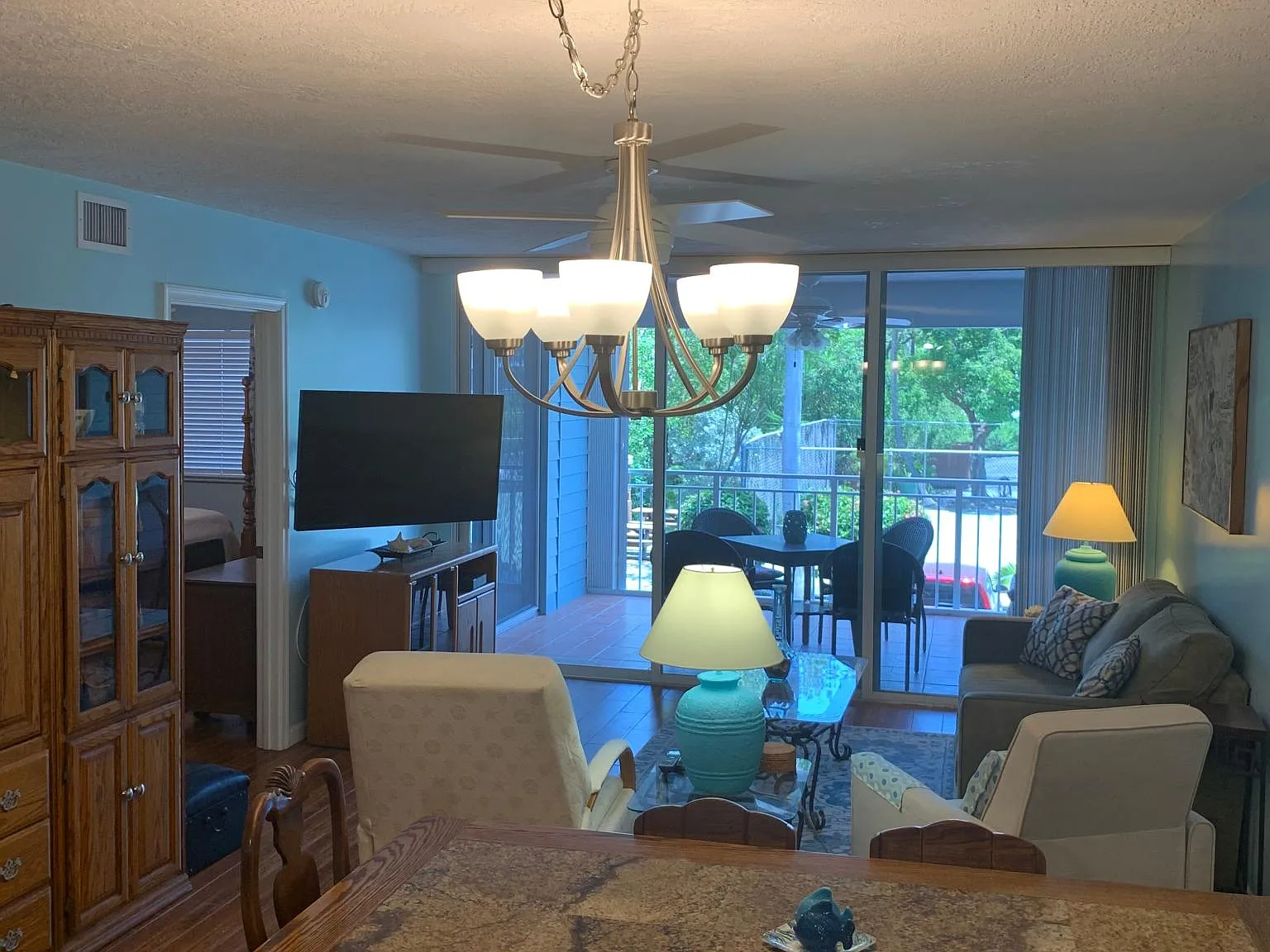 2 bed, 1099 sqft, $3,500 — Photo 3