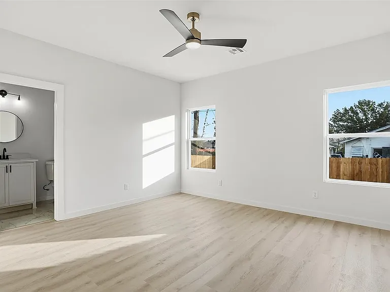 1435 N Main St #B — Photo 39