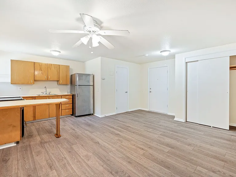 Abbottsford Apartments — Photo 101