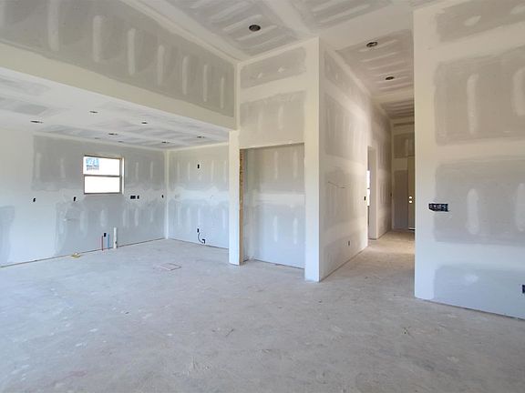 4th image of 40 Hereford Blvd #40