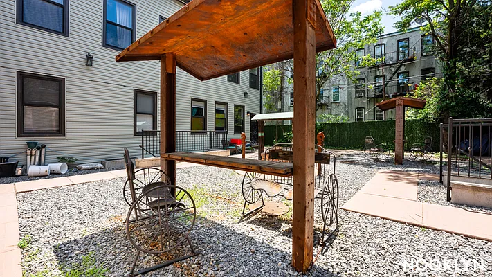 Rented by Nooklyn NYC LLC | media 40