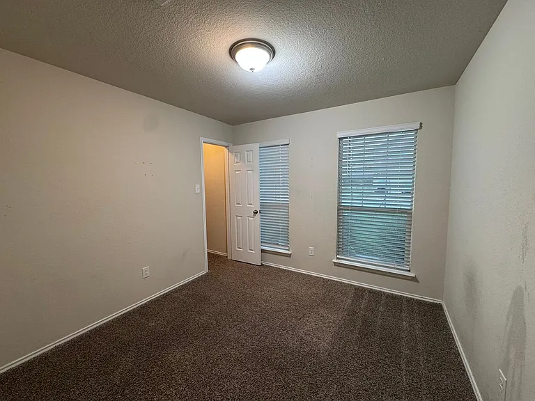 1812 Bee Creek Loop — Photo 32