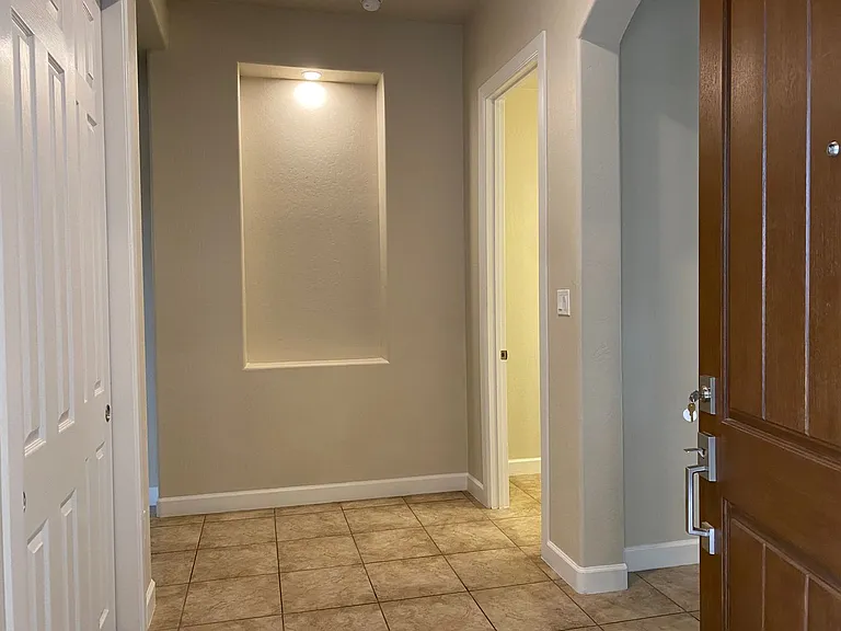 5403 Grays Peak Trl NE — Photo 16