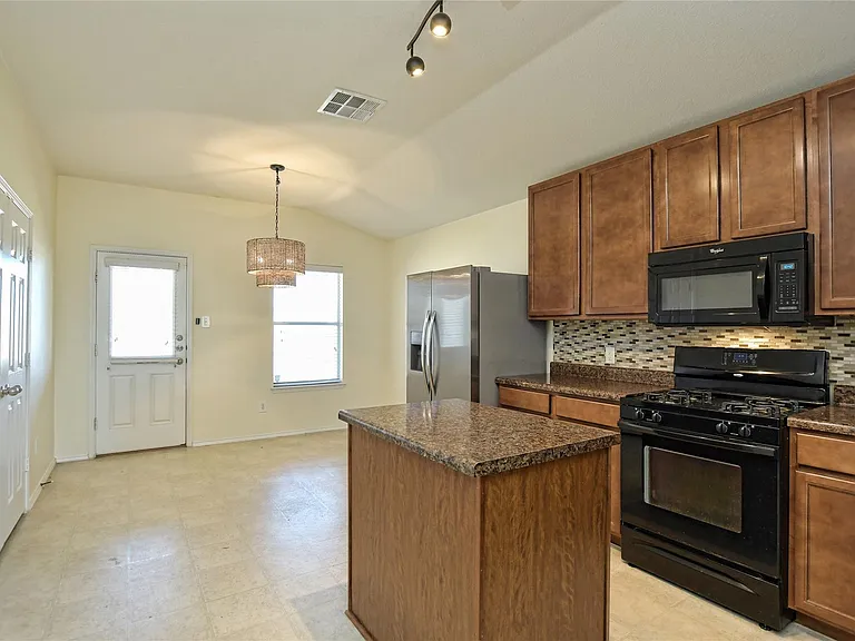 811 Encinita Dr — Photo 7