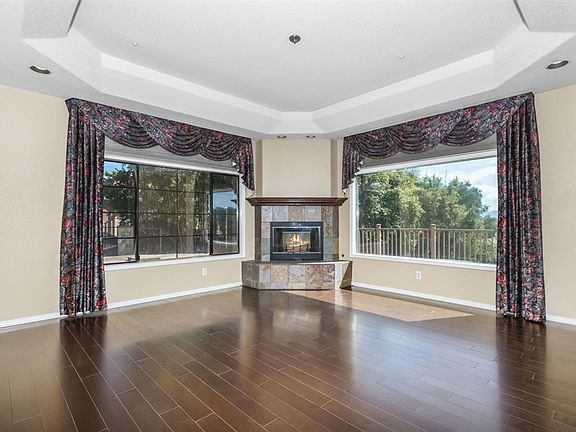 5th image of 1363 Merritt Dr