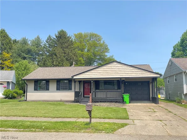 2715 Delaware Cir, Dover, OH 44622