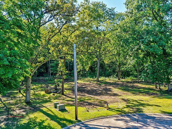 3rd image of 419 Deertimber Ln