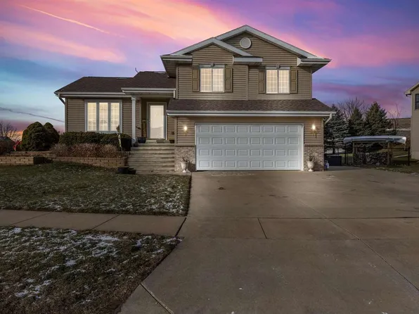 1780 North Dr, Ely, IA 52227