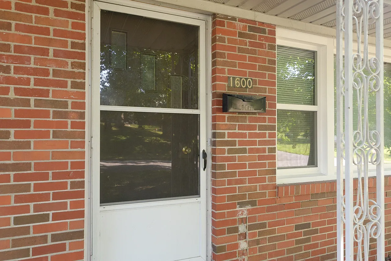 1600/1602 West McCarty Street - 1600 — Photo 1