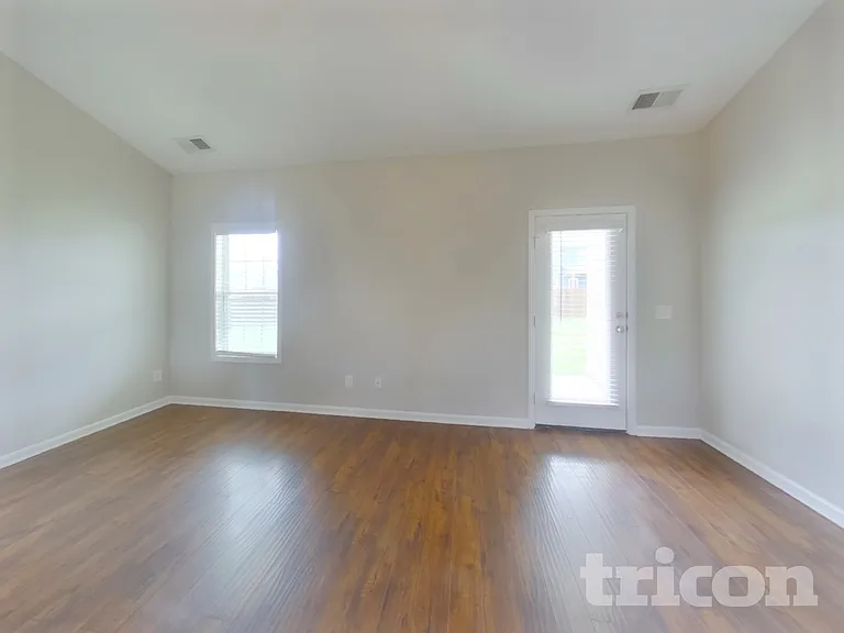 812 Ellyson Dr — Photo 3