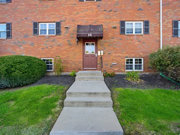 15 Maple Crest Cir APT D, Holyoke, MA 01040